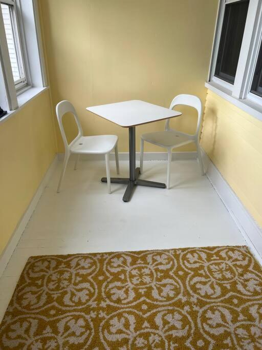 Cute Yellow 2-Br Bungalow W/Free Garage, Free Wifi Villa Milwaukee Dış mekan fotoğraf